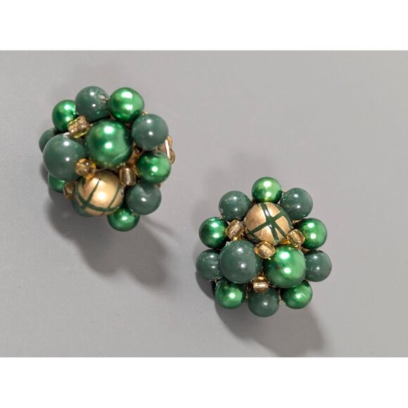 Vintage Japan Green Gold Tone Faux Pearl Cluster Bead Clip On Earrings MCM - Picture 3 of 9